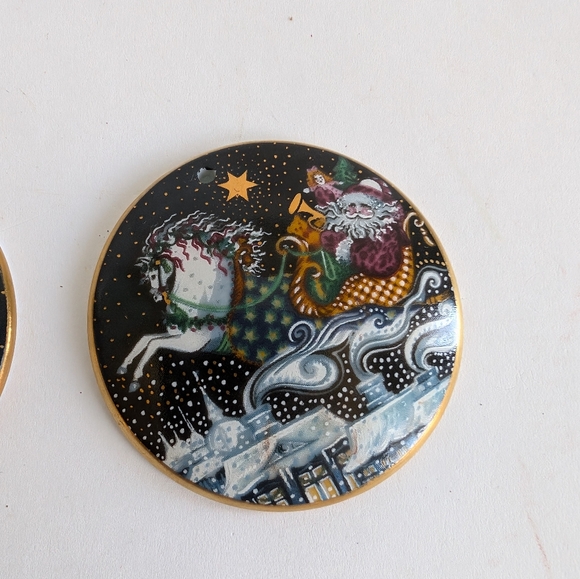 2 Bing & Grondahl Santa Claus Collection Christmas Ornaments 1991 1992 - Picture 3 of 5